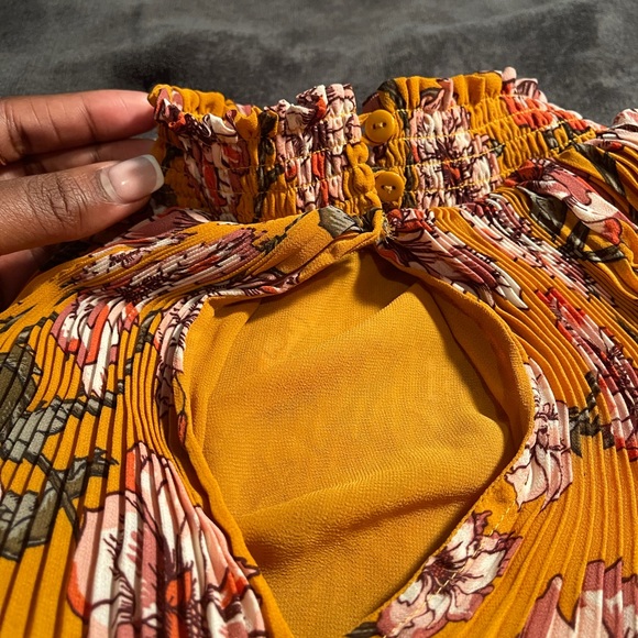Mustard/ Floral Blouse - Picture 4 of 4